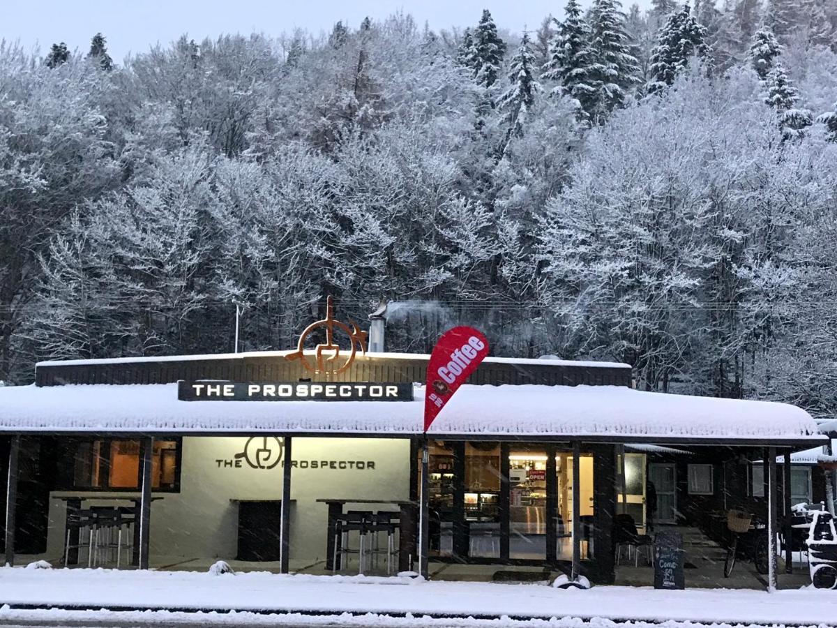 The Prospector Lawrence Motel Exterior photo